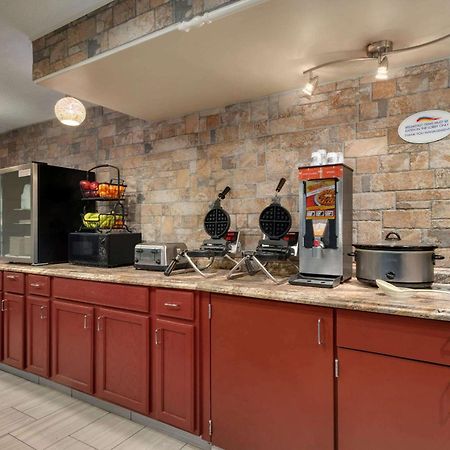 Baymont By Wyndham Muncie Near Ball State University Extérieur photo