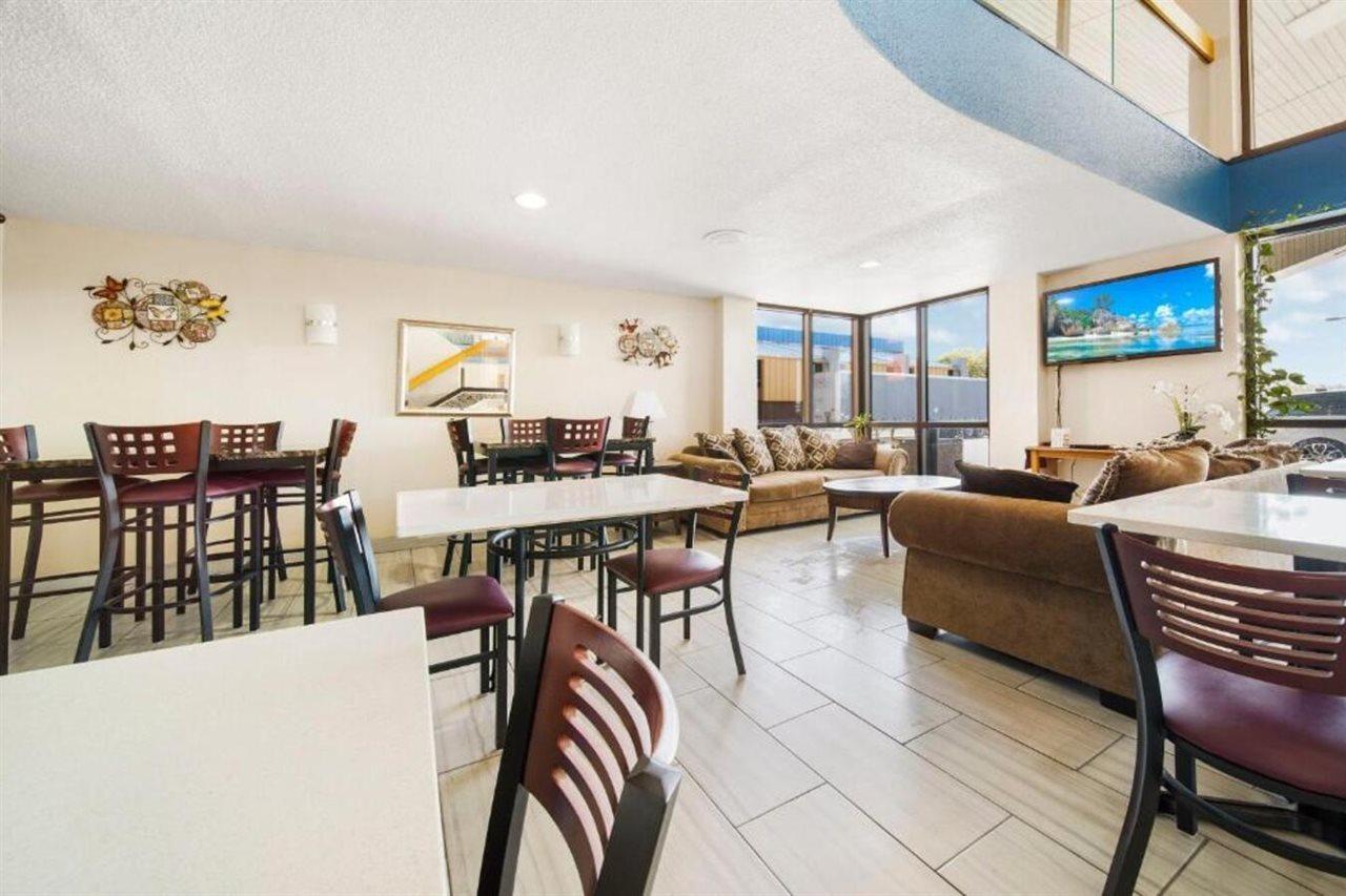 Baymont By Wyndham Muncie Near Ball State University Extérieur photo