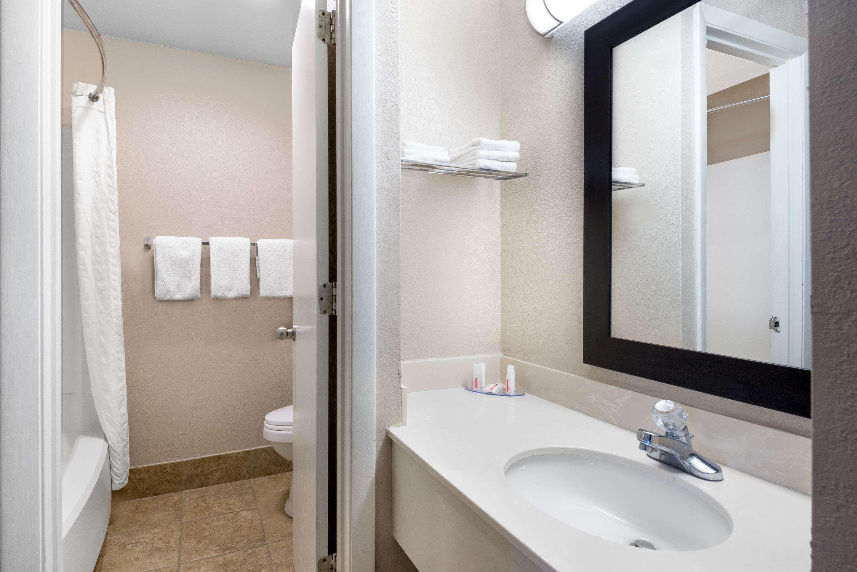 Baymont By Wyndham Muncie Near Ball State University Extérieur photo