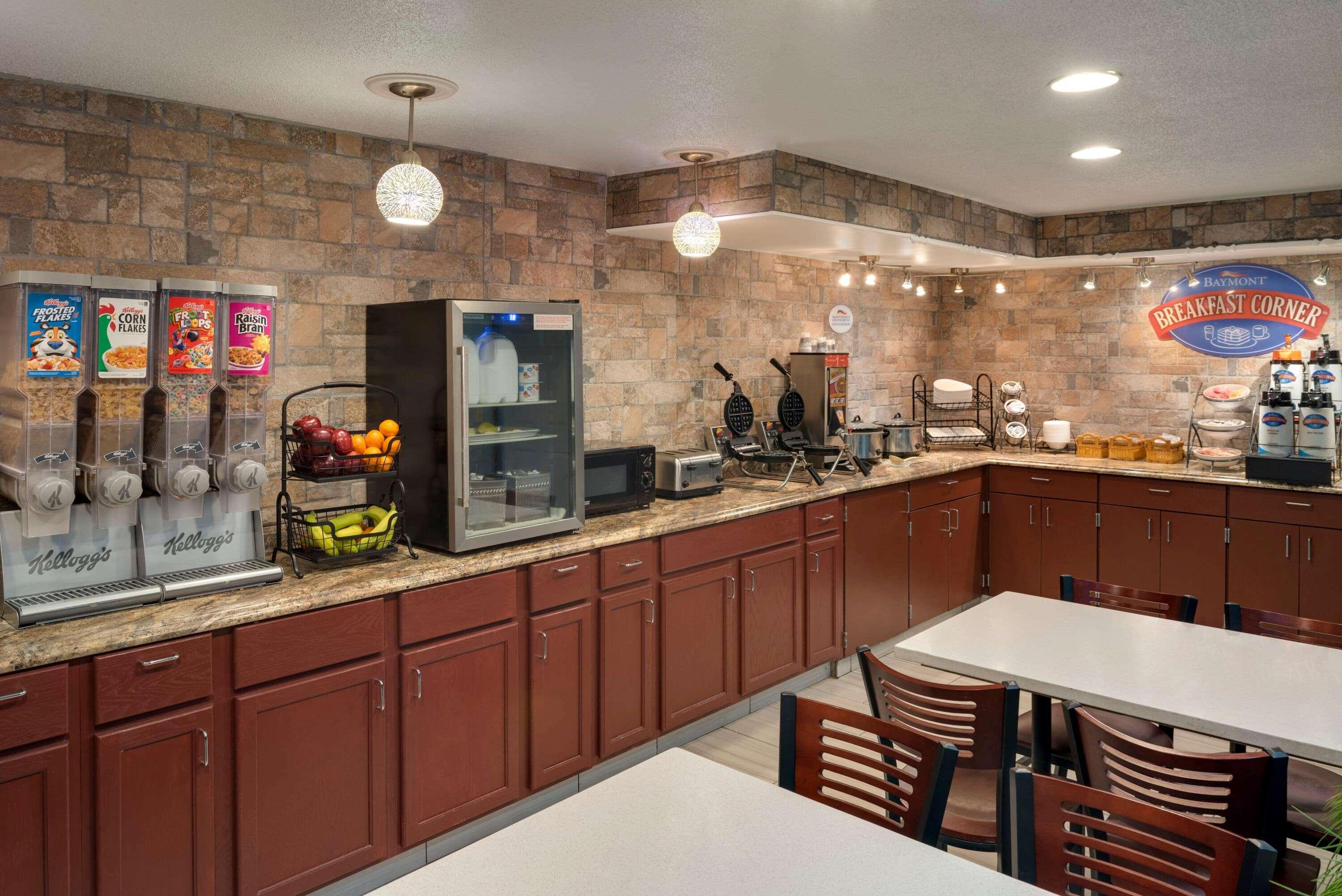 Baymont By Wyndham Muncie Near Ball State University Extérieur photo