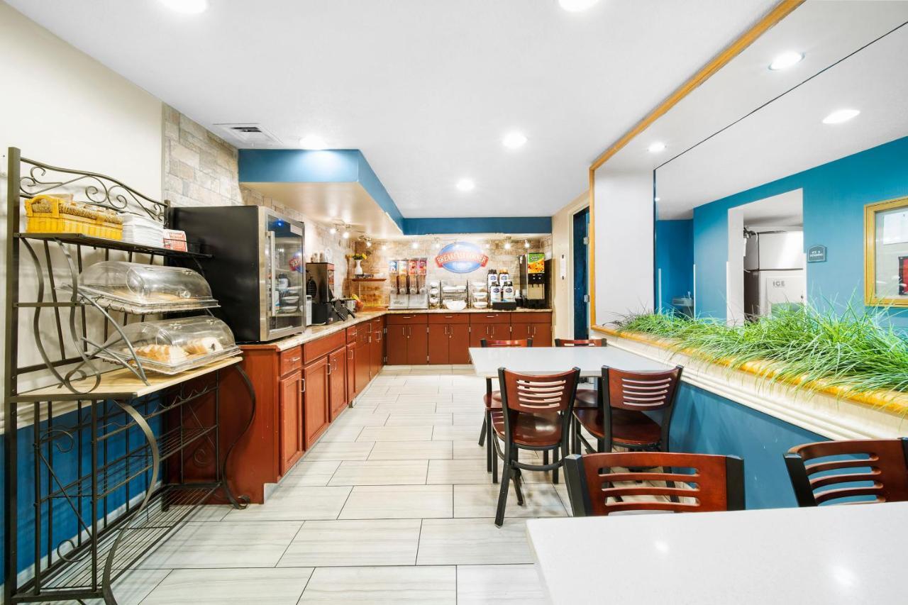 Baymont By Wyndham Muncie Near Ball State University Extérieur photo