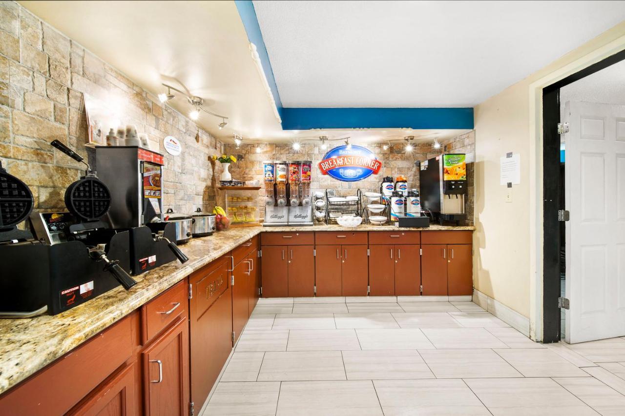 Baymont By Wyndham Muncie Near Ball State University Extérieur photo